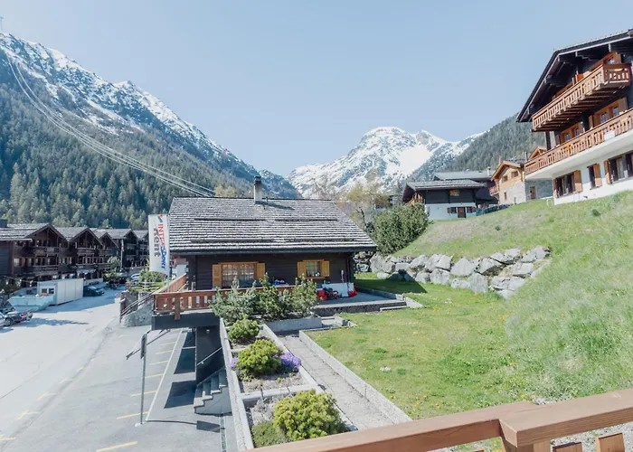 A 2 Minutes Des Remontees Mecaniques Grimentz